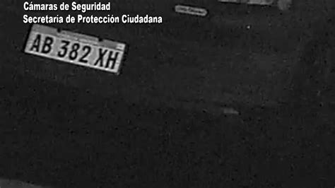 Impactante Persecución Policial Se Arrojó Desde El Auto Robado En Movimiento Escapó A Pie Pero