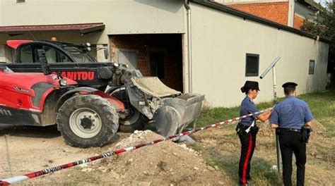 Olmo Di Gattatico Rosario Senatore Muore Sul Lavoro Colpito Alla