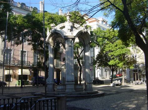 Chafariz Do Largo Do Carmo Lisboa All About Portugal