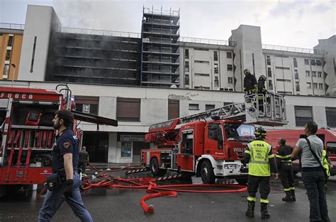 Paura A Roma Furioso Incendio In Un Palazzo In Ristrutturazione 1