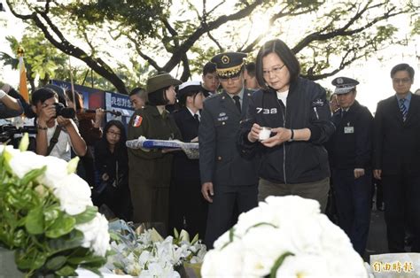 黑鷹失事》蔡總統二度赴台北賓館 貼上雷達站弟兄追思紙條 政治 自由時報電子報