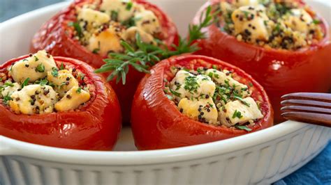 Tomates rellenos al horno la receta rápida y fácil de preparar en casa