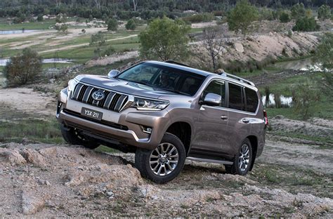 Fondos de Pantalla Toyota 2017 Cruiser Prado Kakadu VUD Gris Metálico