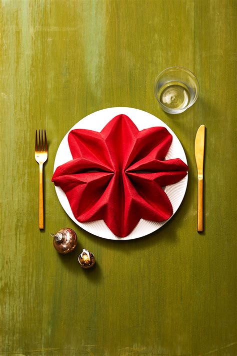 Elevate Your Easter Table with Creative Napkin Folding Ideas: Impress Your Guests!