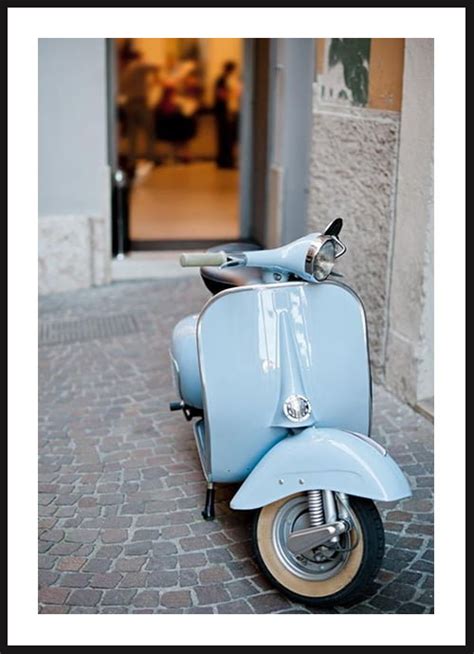 Poster Story Plakat Niebieska Vespa Wymiary 42 X 60 Cm Posterstory