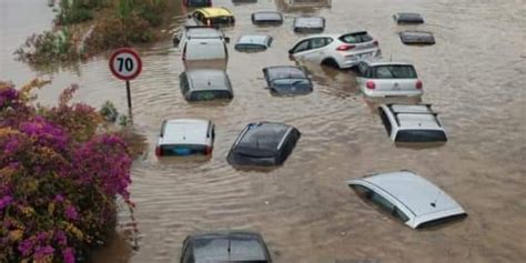 Maltempo In Sicilia Allagamenti A Palermo Due Morti Auto Trascinate