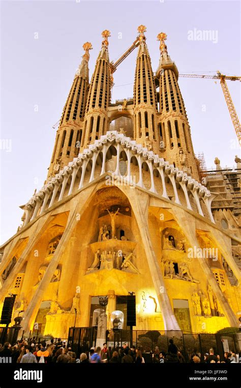 Bas Lica I Templo Expiatori De La Sagrada Familia La Bas Lica Y El