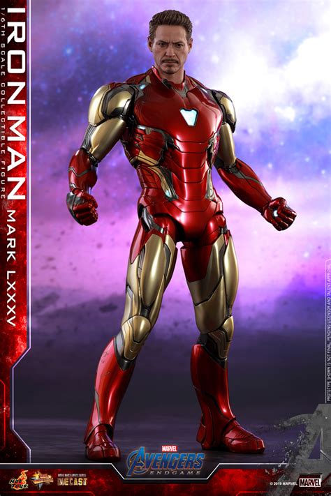 Hot Toys Debuts Avengers Endgame Captain Marvel Figure
