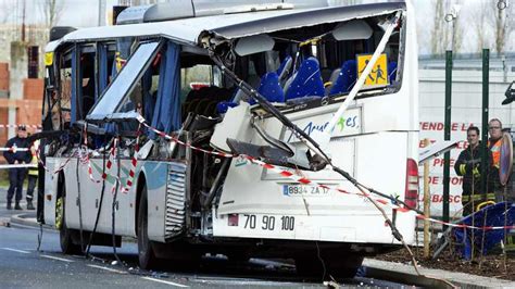 Huit jeunes passagers tués dans deux accidents de car La République