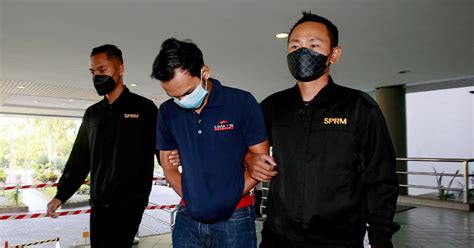 Farmers Organisation Ex Deputy Gm Charged With Soliciting Rm6000