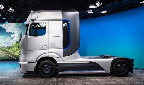 Daimler Unveils Mercedes Benz GenH2 Fuel Cell Heavy Duty Truck Concept