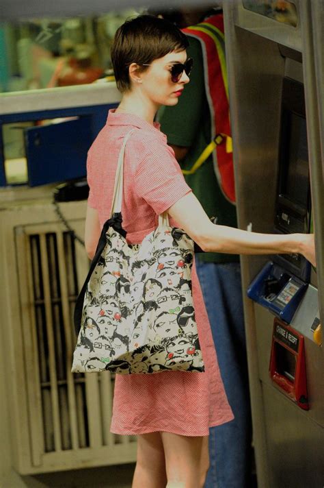 Celebrities Riding The Subway Like Normals Anne Hathaway