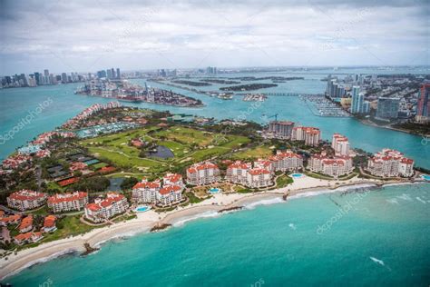 Vista Aérea De Fisher Island Miami 2024