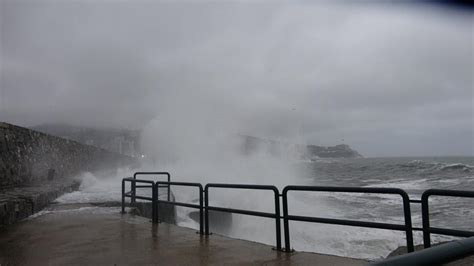 Zonguldak ta dev dalgalar mendireği aştı