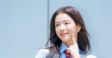 노정의바람 때문에 드러난 극세사 각선미 사진
