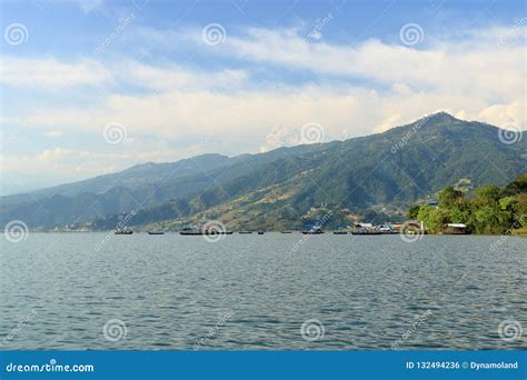 Paisagem Bonita Do Lago Phewa Em Pokhara Nepal Foto De Stock Imagem