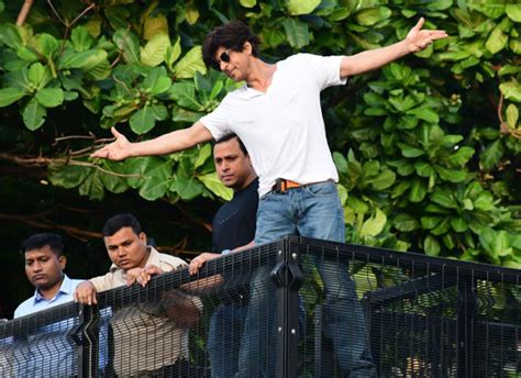 Happy Birthday Shah Rukh Khan Actor Greets Fans With His Signature