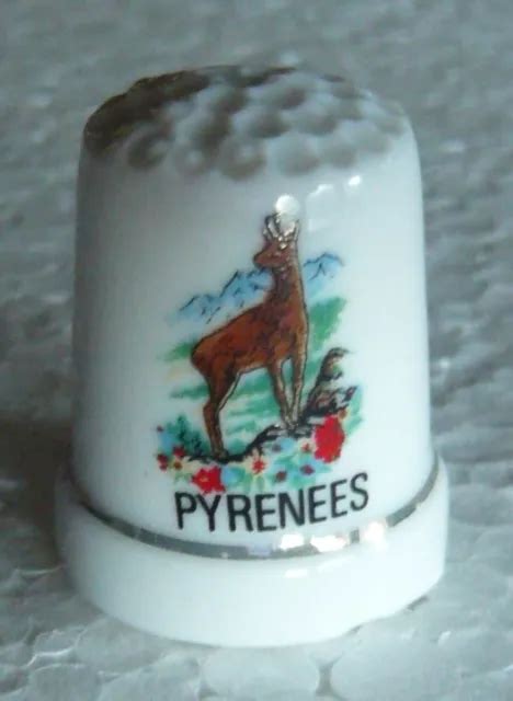 D Coudre De Collection En Porcelaine D Cor D Un Chamois Des