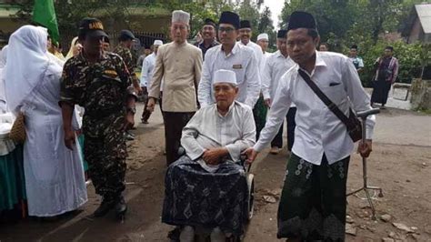 Pengasuh Ponpes Al Falah Ploso Kediri Kh Zainuddin Djazuli Wafat