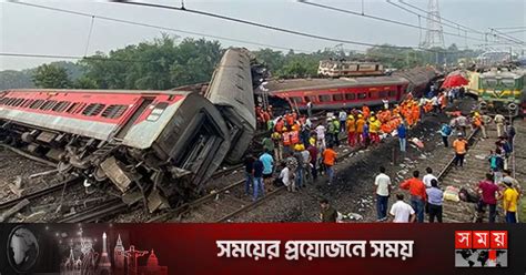 ভারতে ট্রেন দুর্ঘটনা বগি কেটে বের করা হচ্ছে মরদে