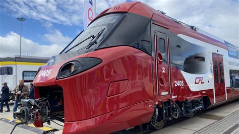 El Nuevo Modelo De Tren De Renfe Combinar Vagones De Uno Y Dos Pisos