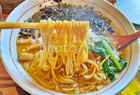 岩のりラーメンを箸で持ち上げ No 3808255｜写真素材なら「写真ac」無料（フリー）ダウンロードok