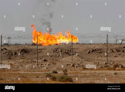 Rumaila Oilfields Hi Res Stock Photography And Images Alamy