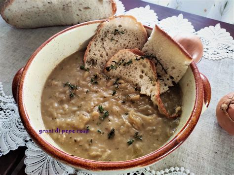 Zuppa Di Cipolle Dorate Grani Di Pepe Rosa