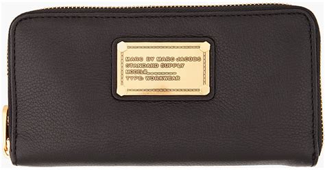 Lyst Marc By Marc Jacobs Classic Q Vertical Zip Around Wallet In Black