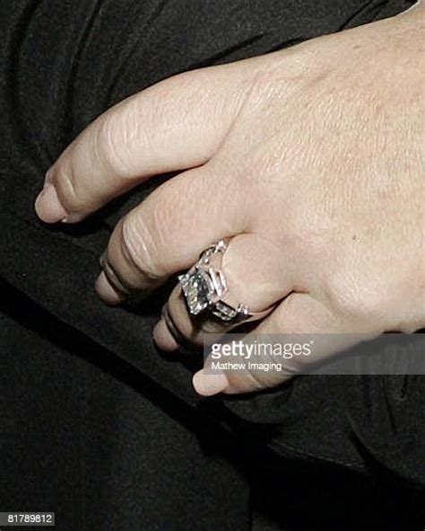 Trisha Yearwoods Engagement Ring From Garth Brooks Fotografía De