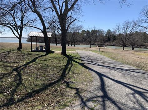 Site 48 Oak Navarro Mills Lake