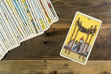 Quatro De Paus Conheça O Significado Desta Carta Do Tarot