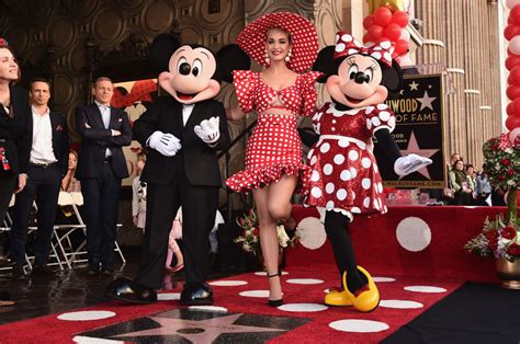 Photos Disney Icon Minnie Mouse Gets Star On Hollywood Walk Of Fame Daily News