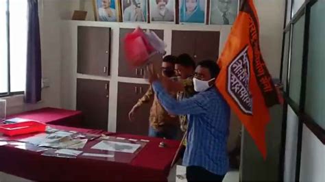 On Cam Mns Activists Vandalise Msedcl Office To Protest Against Inflated Electricity Bills