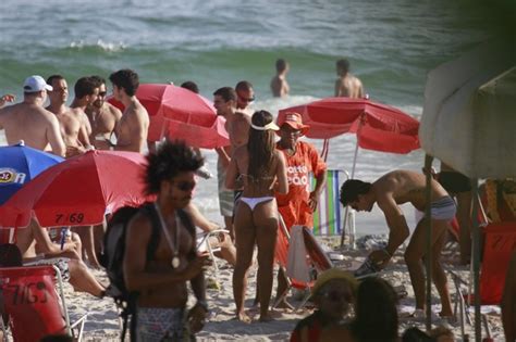 Ego Nicole Bahls Curte Praia Amigos Not Cias De Praia