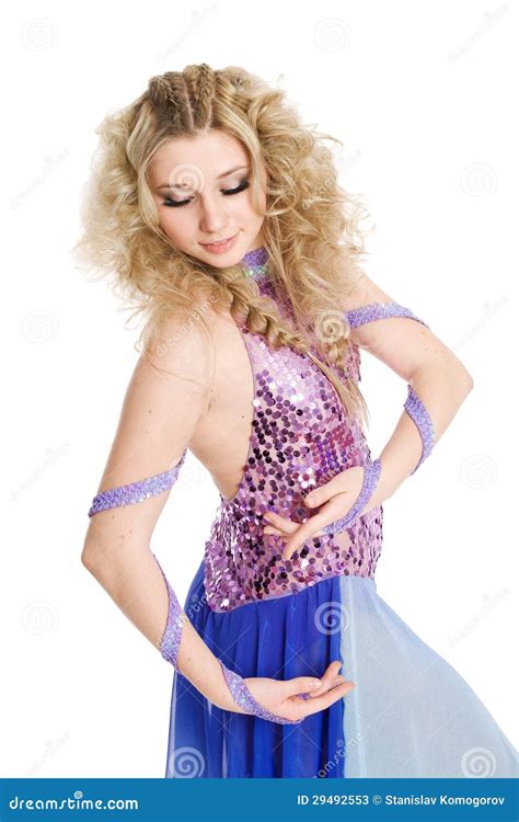 Fille Blonde Avec Du Charme Dans La Danse Image stock Image du bouclé danse