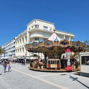 Le Grau Du Roi Promenade Du Front De Mer Plage Rive Gauche