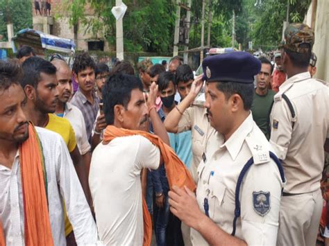 Ruckus After Prisoner Death In Jamui Uproar At Jail Gate Jailer Charged