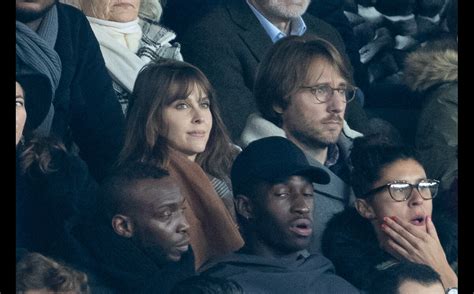 Photo Mathieu Vergne et sa femme Ophélie Meunier dans les tribunes