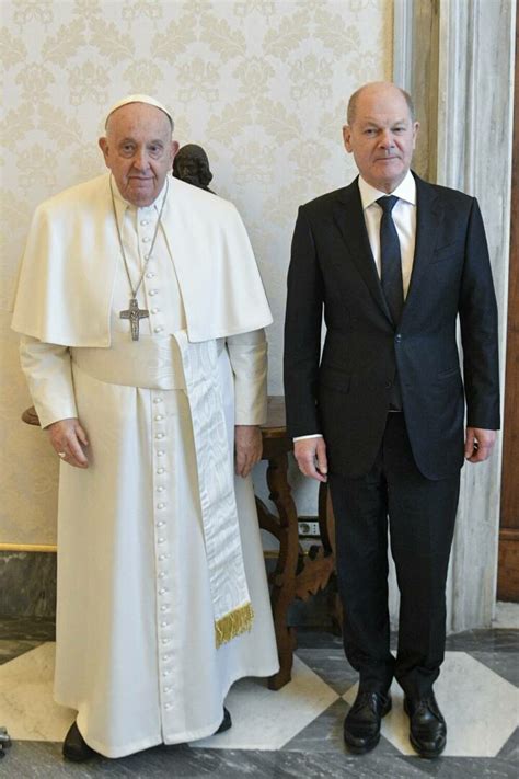 Olaf Scholz A Fost Primit La Vatican De Papa Francisc Ce Cadou I A