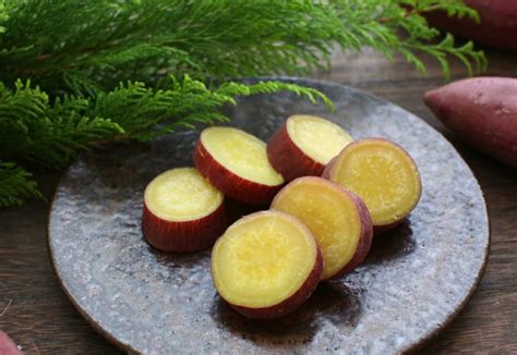 時短で旨い！レンジで焼き芋。さつまいもの甘みを引き出す簡単な蒸し方。 やまでら くみこ のレシピ