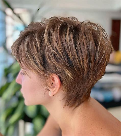 50 Upgraded Feathered Hair Cuts That Are Trendy In 2024