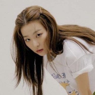 Seulgi Rv Red Velvet Icon Lq Pfp Red Velvet Long Hair Styles Hair