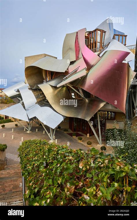 La Ville du vin marques de Riscal établissement par Frank O Gehry