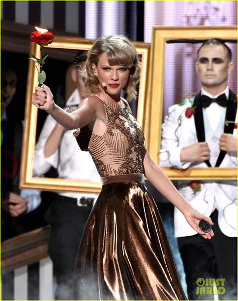 Taylor Swift Opens Amas 2014 With Blank Space Video Photo 3248669