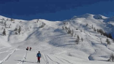 Sciatore Finisce In Un Canalone La Stampa