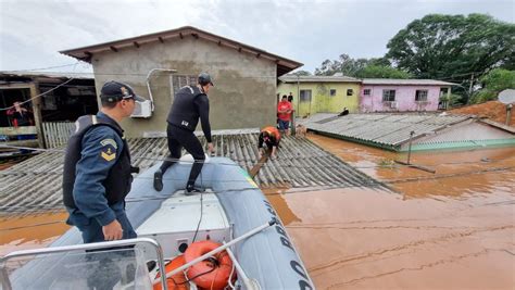 Cheia do Guaíba coloca Porto Alegre em alerta de mais inundação