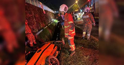 Mekanik Maut Kereta Terbabas Masuk Longkang Berita Harian