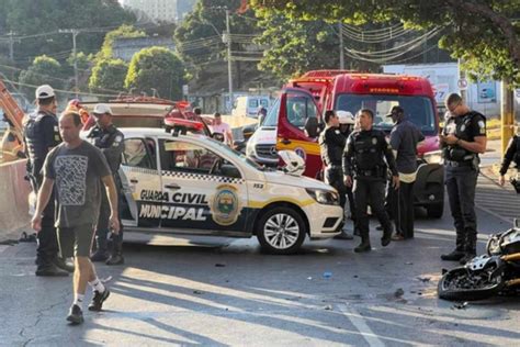 BH Acidente De Moto Provoca Queda De Guarda Municipal No Leito Do