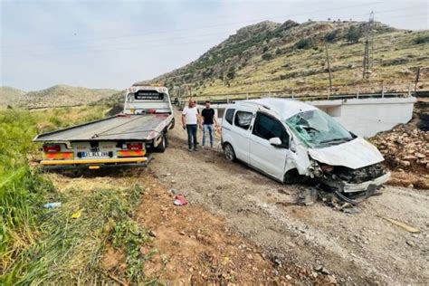 Mardin Nusaybin de hafif ticari araç takla attı 2 yaralı Güncel